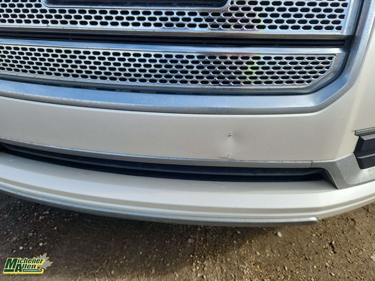 2014-gmc-acadia-denali-image-40