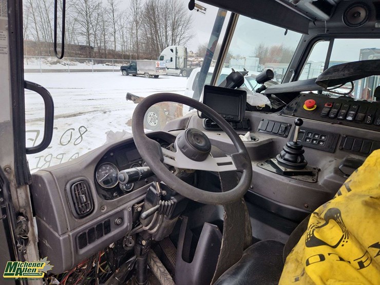 2019-peterbilt-520-image-16