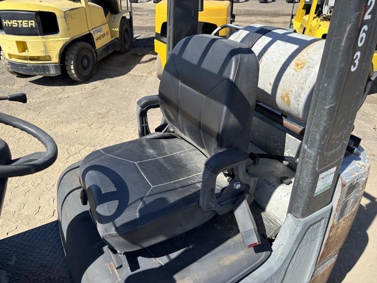 2011-nissan-mcp1f2a25lv-image-16