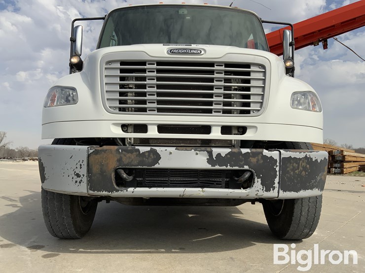 2014-freightliner-m2-106-image-17