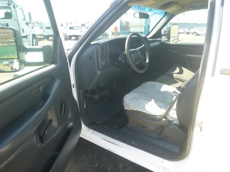 2002-chevrolet-3500-image-8