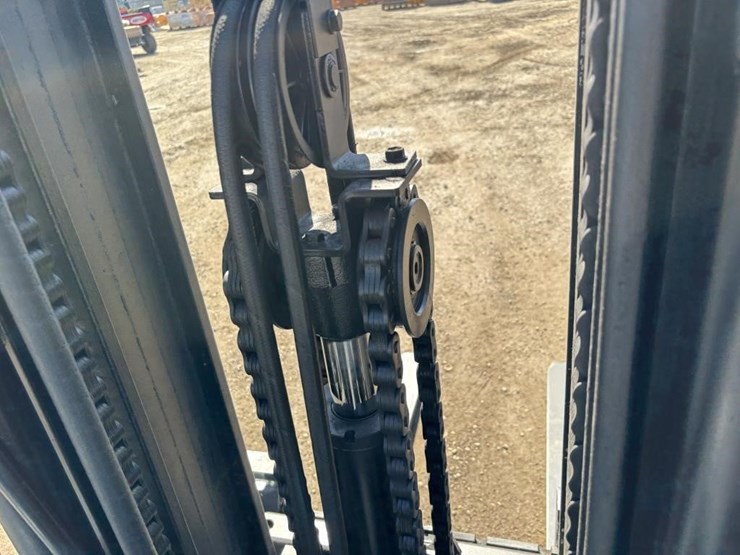 2017-toyota-8fgu30-image-14