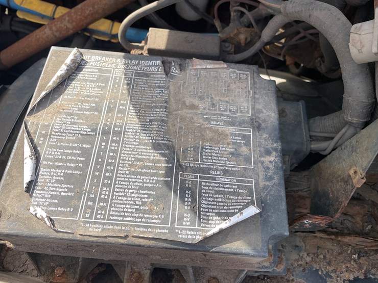 #242-•-2000-sterling-truck-tractor-(has-mn-title)-(mora,-mn)-image-17