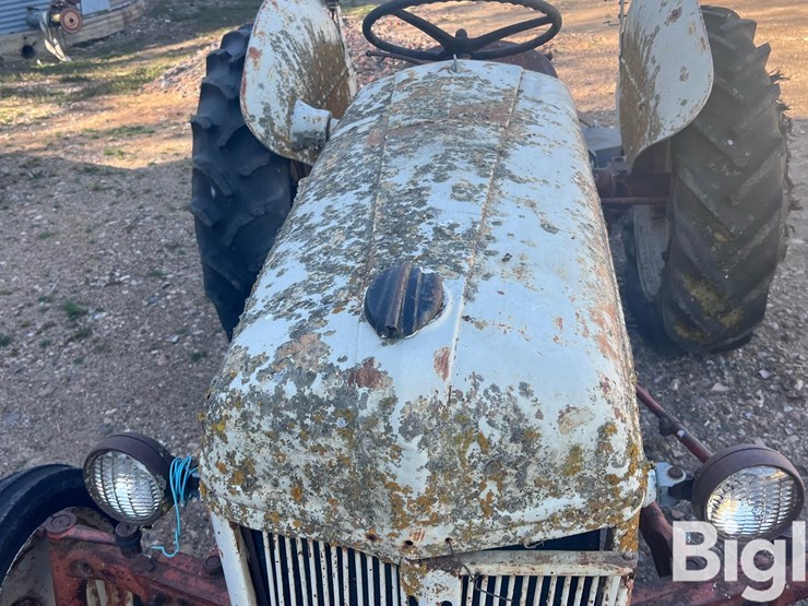 1951-ford-8n-image-11