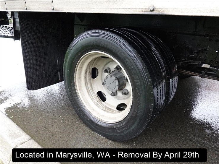 2017-isuzu-nqr-image-18