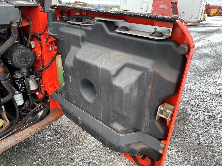 2022-kubota-ssv75-image-20