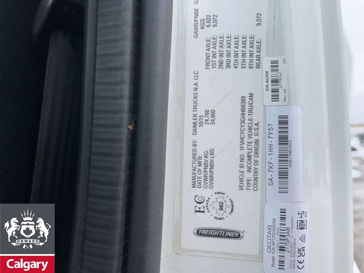 2016-freightliner-m2-106-image-25