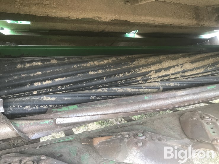 2019-john-deere-w235-image-16