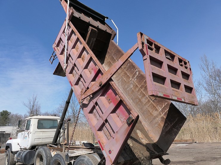 1992-mack-rd690s-image-2