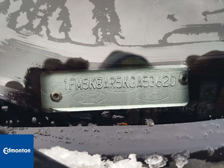 2019-ford-explorer-image-32