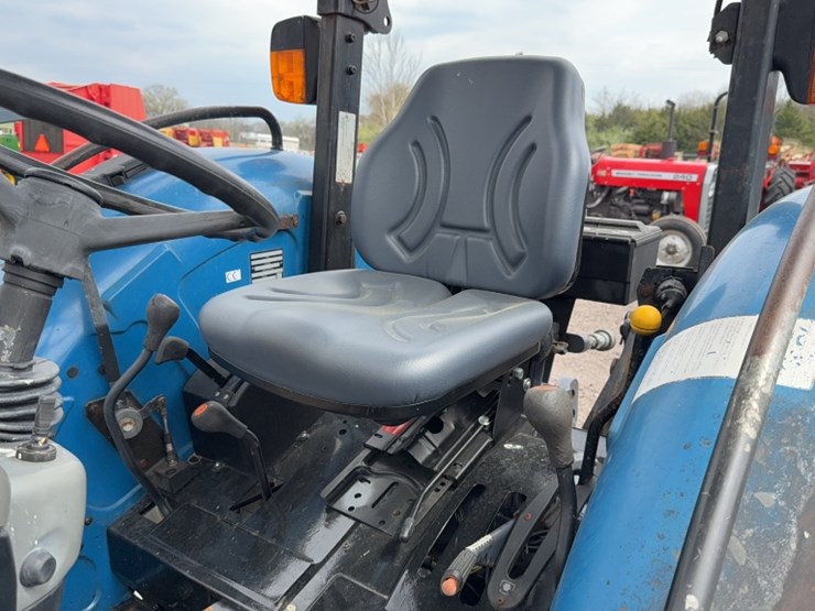 new-holland-tn65-image-19