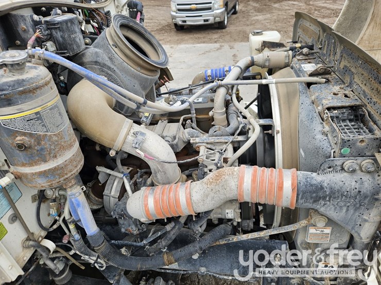 2017-peterbilt-337-image-22