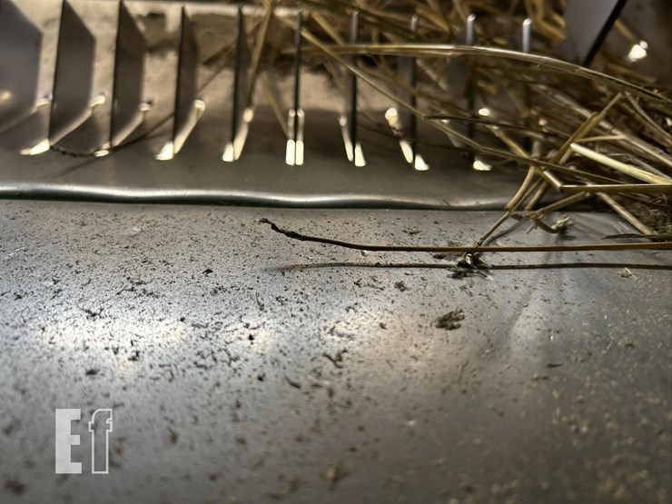 2012-john-deere-s690-image-35