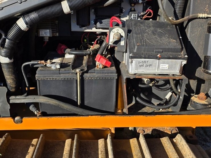 2013-case-850m-image-54