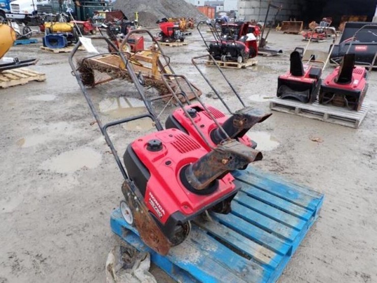 qty-of-(2)-honda-hs720-20-in.-snowblowers-image-2