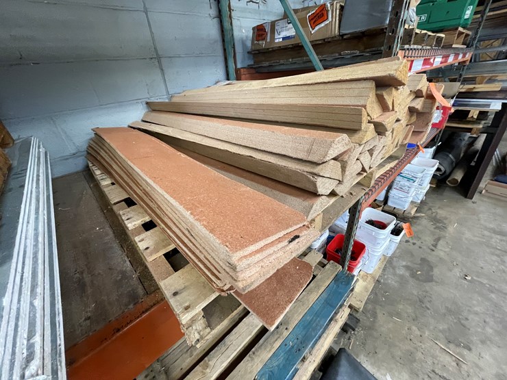 #2577-•-pallet-of-roofing-material-(columbia-heights,-mn)-image-2