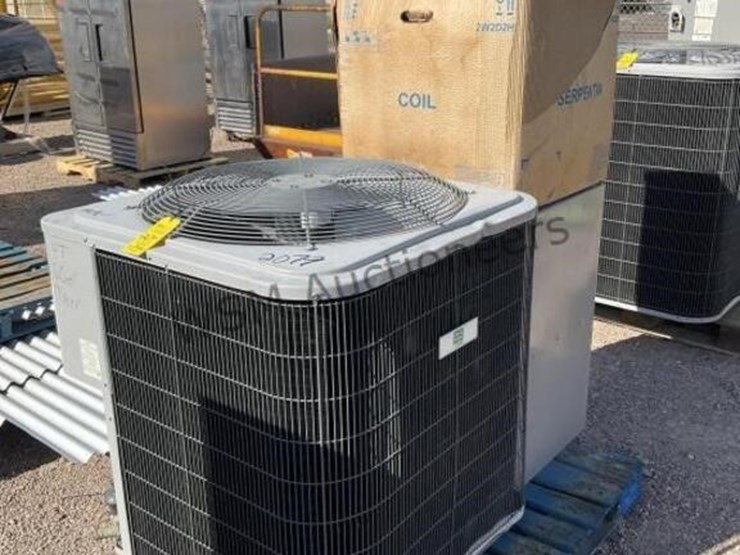 day-&-night-4t-17-seer-a/c-unit-image-1