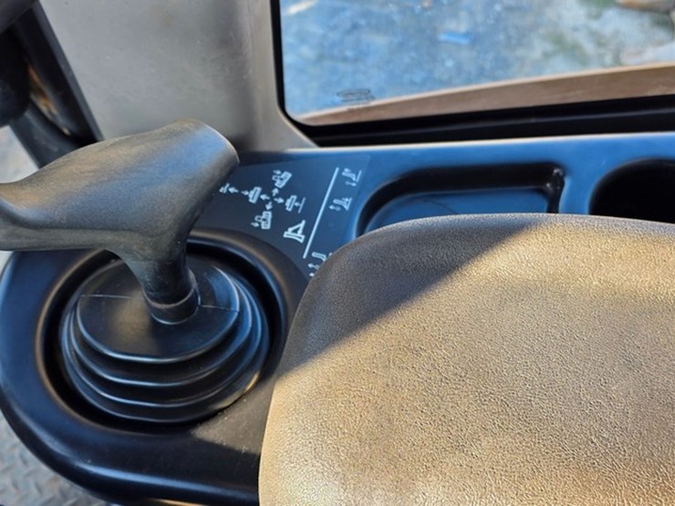 2013-case-850m-image-76