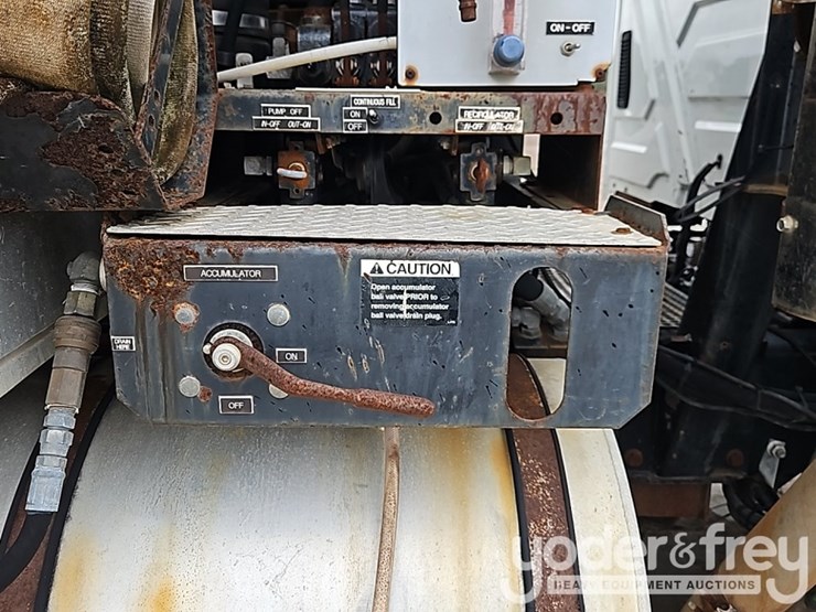 2004-international-7400-image-25