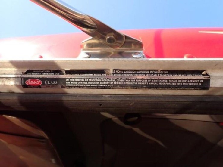 2014-peterbilt-389-image-12