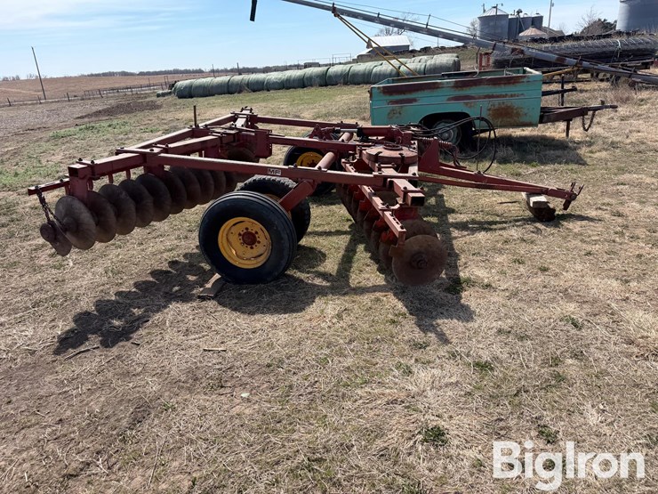 massey-ferguson-520-image-4