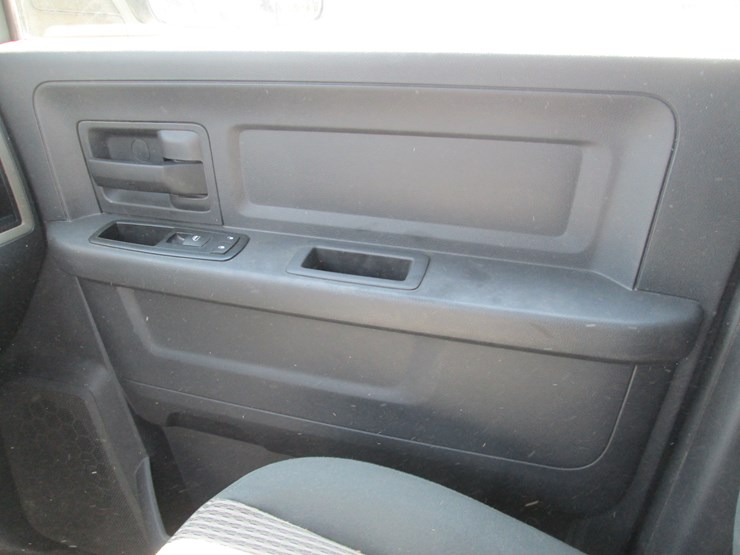 2011-dodge-3500-image-31