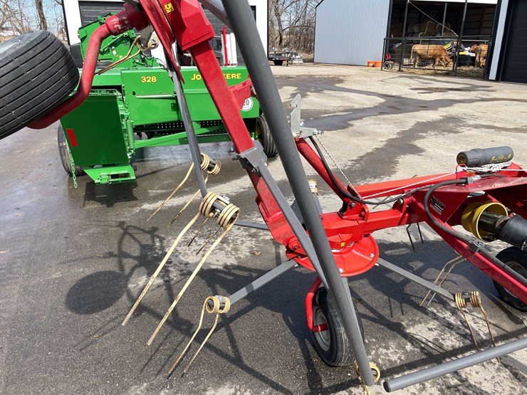 #146-•-h&s-hay-tedder-(stoughton,-wi)-image-20