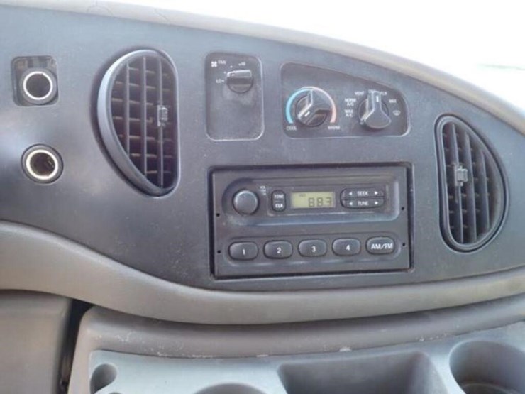 2001-ford-e350-image-15