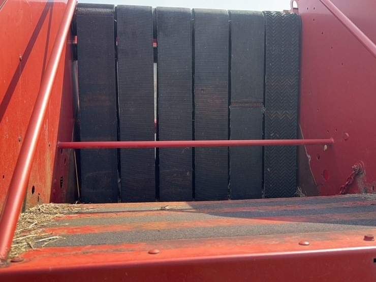 new-holland-br7070-image-4