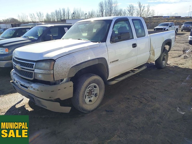 2005-chevrolet-silverado-2500hd-image-1