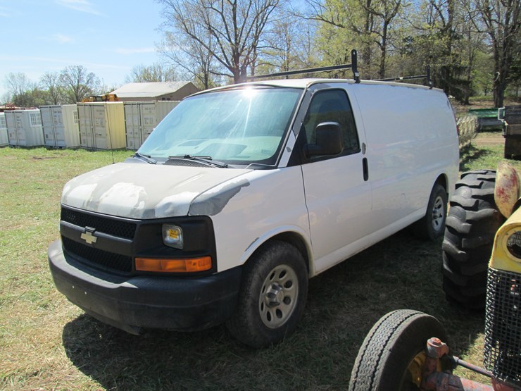 2012-chevrolet-express-g1500-image-1
