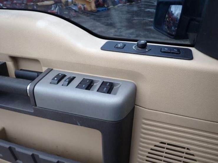 2015-ford-f450-lariat-image-18