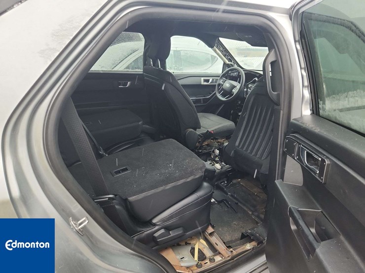 2020-ford-explorer-image-13