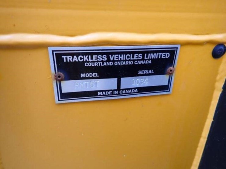 2004-trackless-rmt5t-series-v-4x4-sidewalk-tractor-image-9