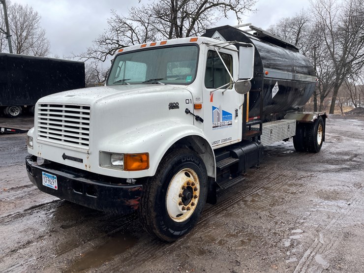 2001-international-4900-image-1