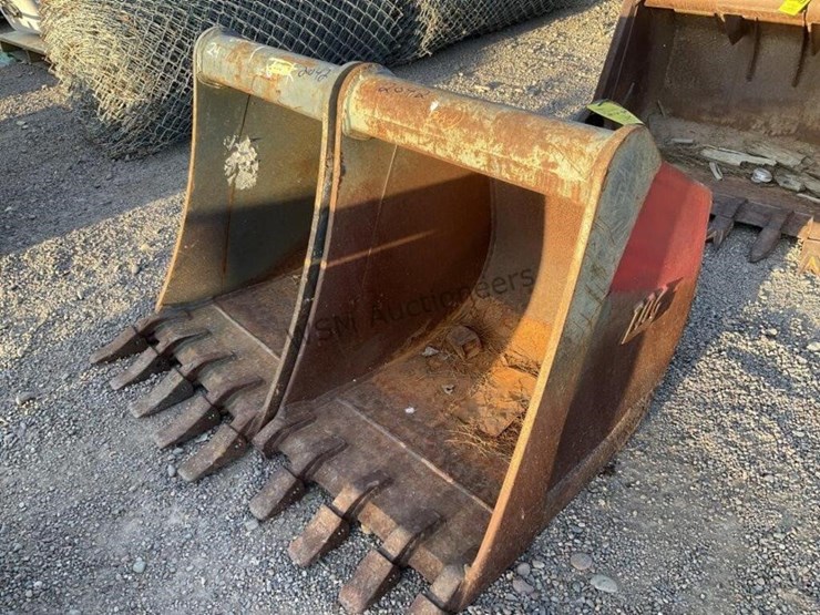 (2)-24in-tag-excavator-buckets-image-1