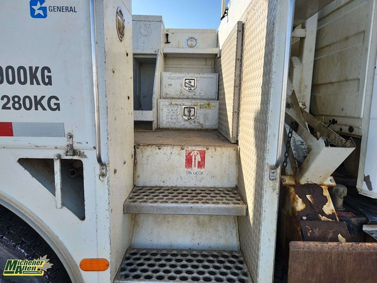 2006-international-durastar-4300-image-47