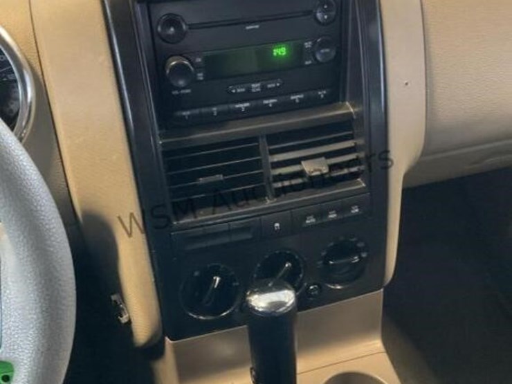 2007-ford-explorer-xlt-image-19