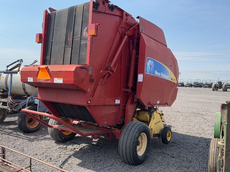 new-holland-br7070-image-5