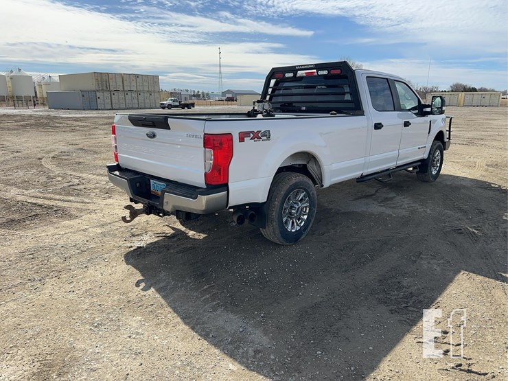 2020-ford-f350-xl-image-4