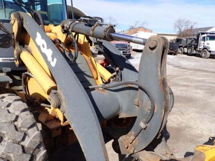 2011-deere-304j-image-32