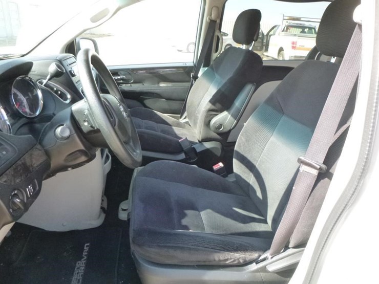 2014-dodge-grand-caravan-image-12