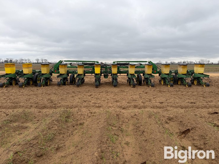 john-deere-7300-image-6