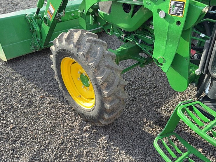 john-deere-4052r-image-17