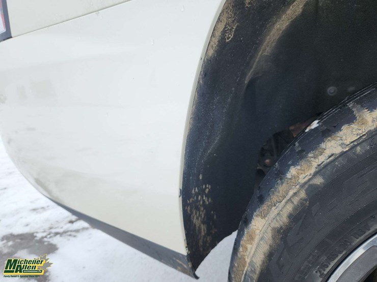 2015-gmc-yukon-denali-image-39