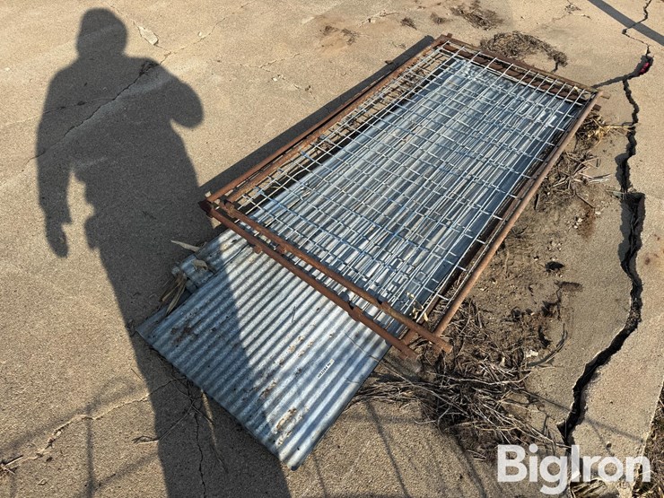 wire-gates-&-barn-tin-image-3