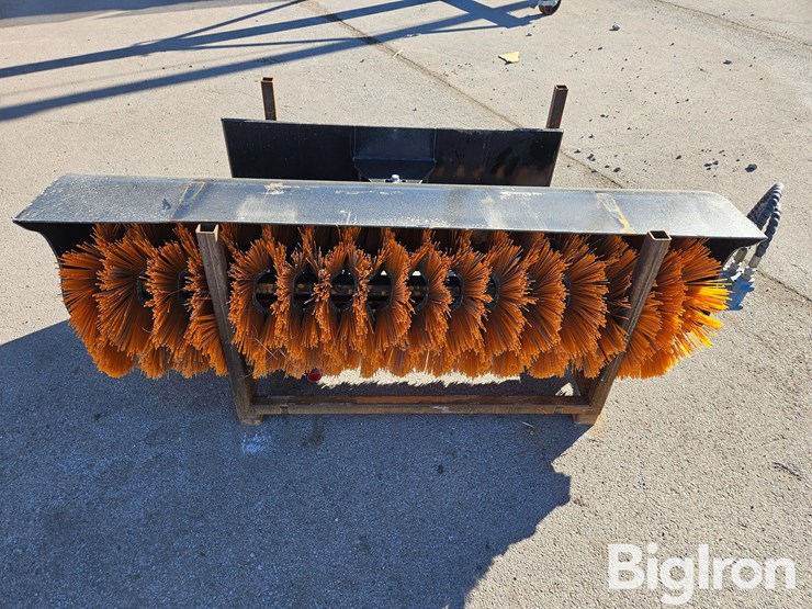 2025-massey-ferguson-730-image-2