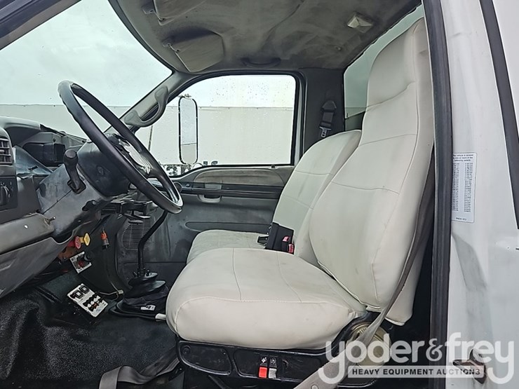 2006-ford-f750-image-33