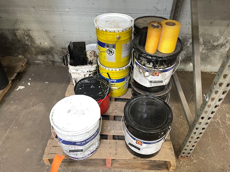 #2557-•-pallet-of-roofing-material-(columbia-heights,-mn)-image-2