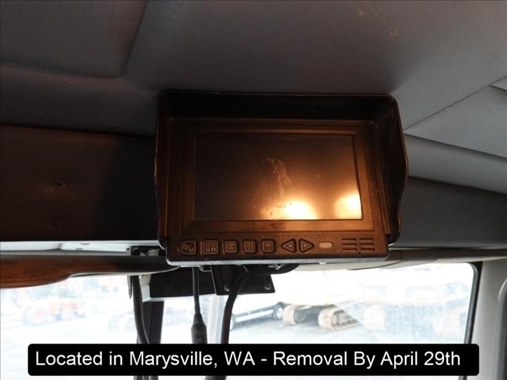 2011-peterbilt-348-image-30